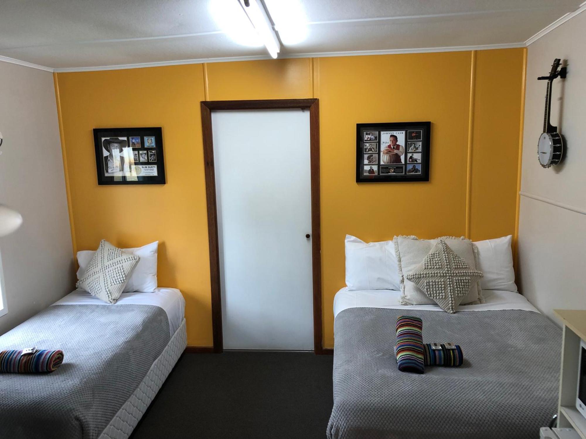 Acacia Motel Chinchilla Bagian luar foto